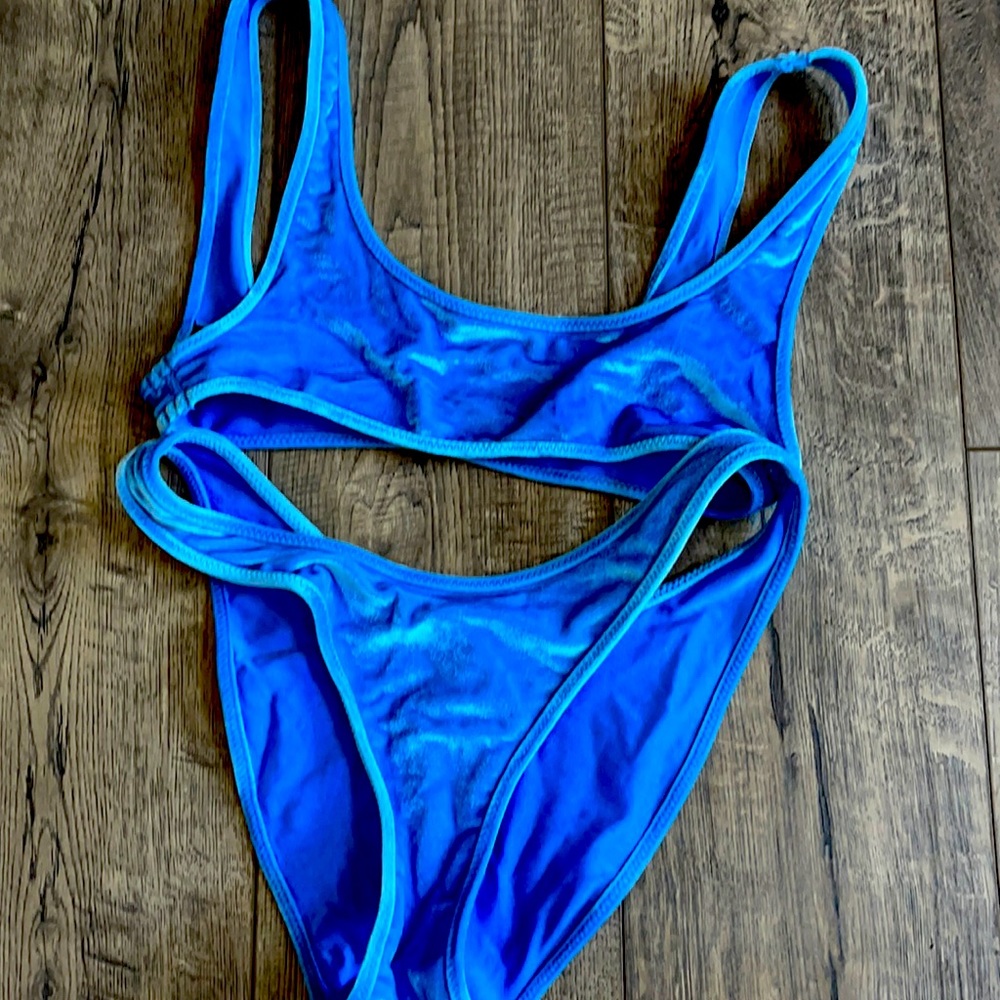 Triangl blue velvet swim